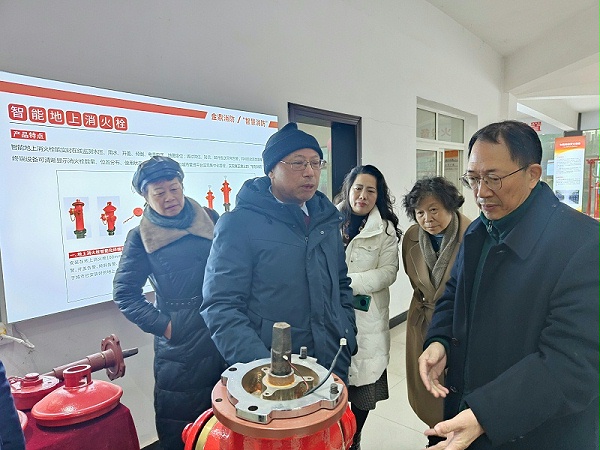 金鼎消防产品展示厅内了解产品