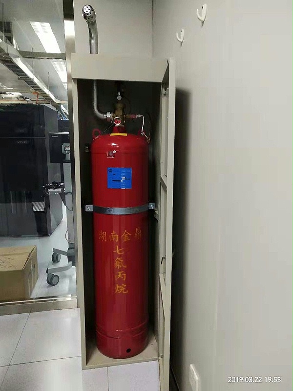 配电房内的柜式七氟丙烷灭火装置